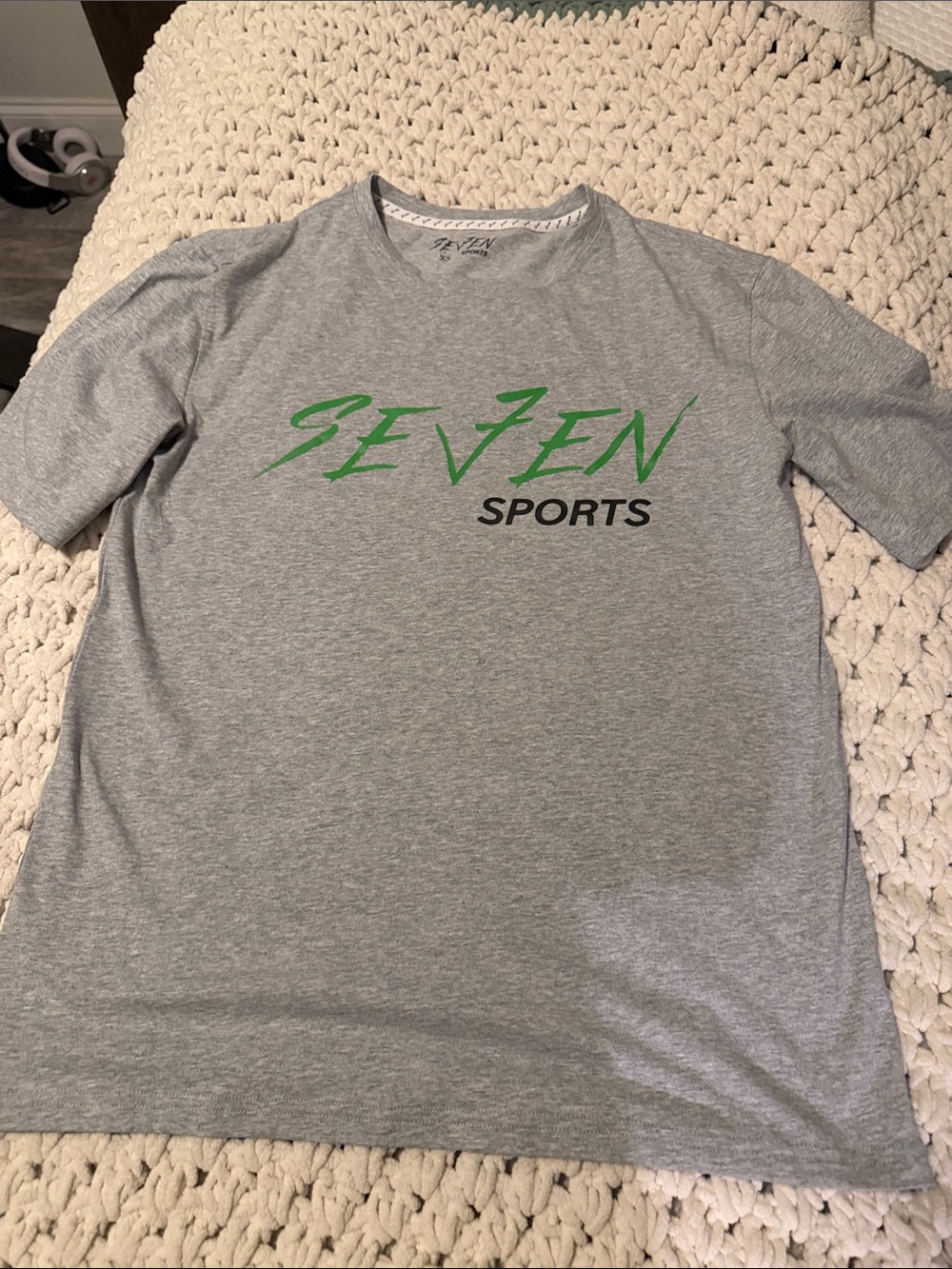Seven7 Men's Gray Short Sleeve Tee with Green Script Logo